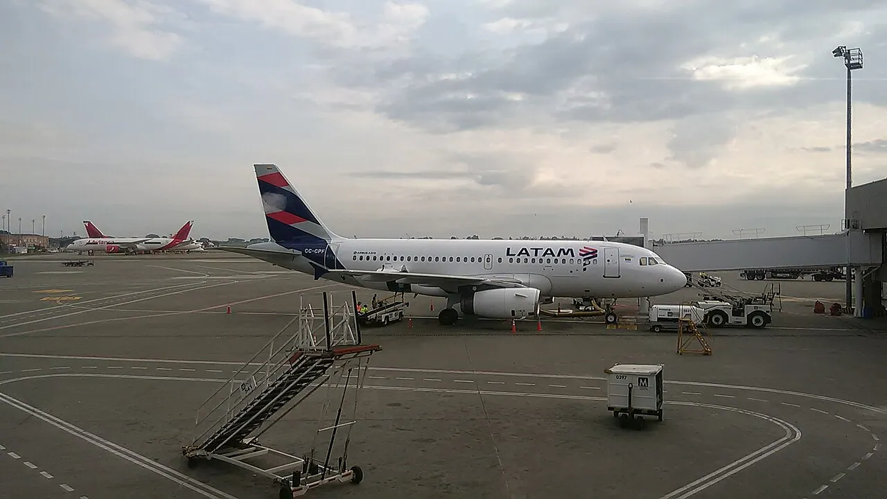 Aircraft on an airport apron